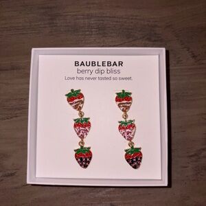🆕💜BaubleBar Strawberry Bliss Dangle Earrings NIB Crystal Fruit Statement